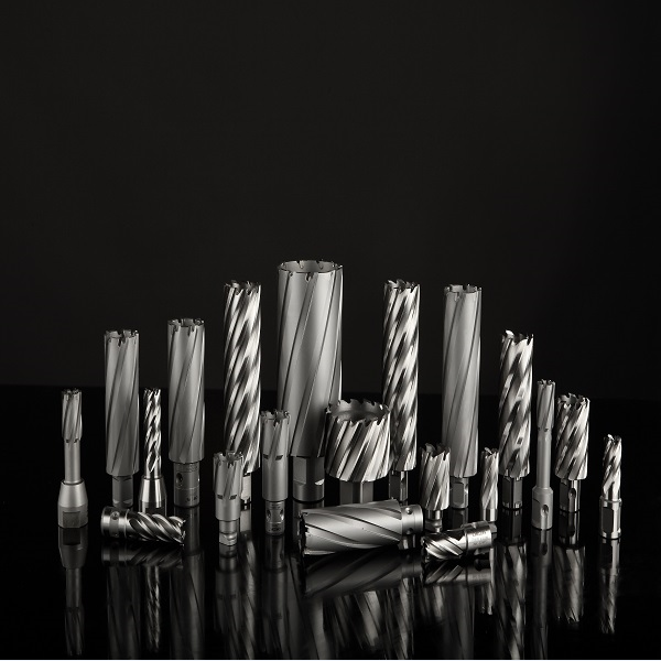 كم تعرف عن ثقب القاطع