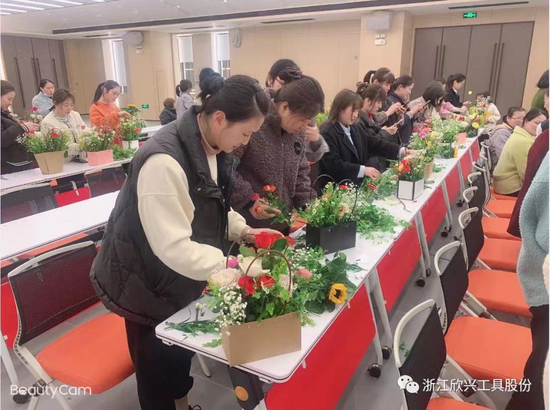 باسم الزهور ، اشتركوا معًا في وليمة الزهور